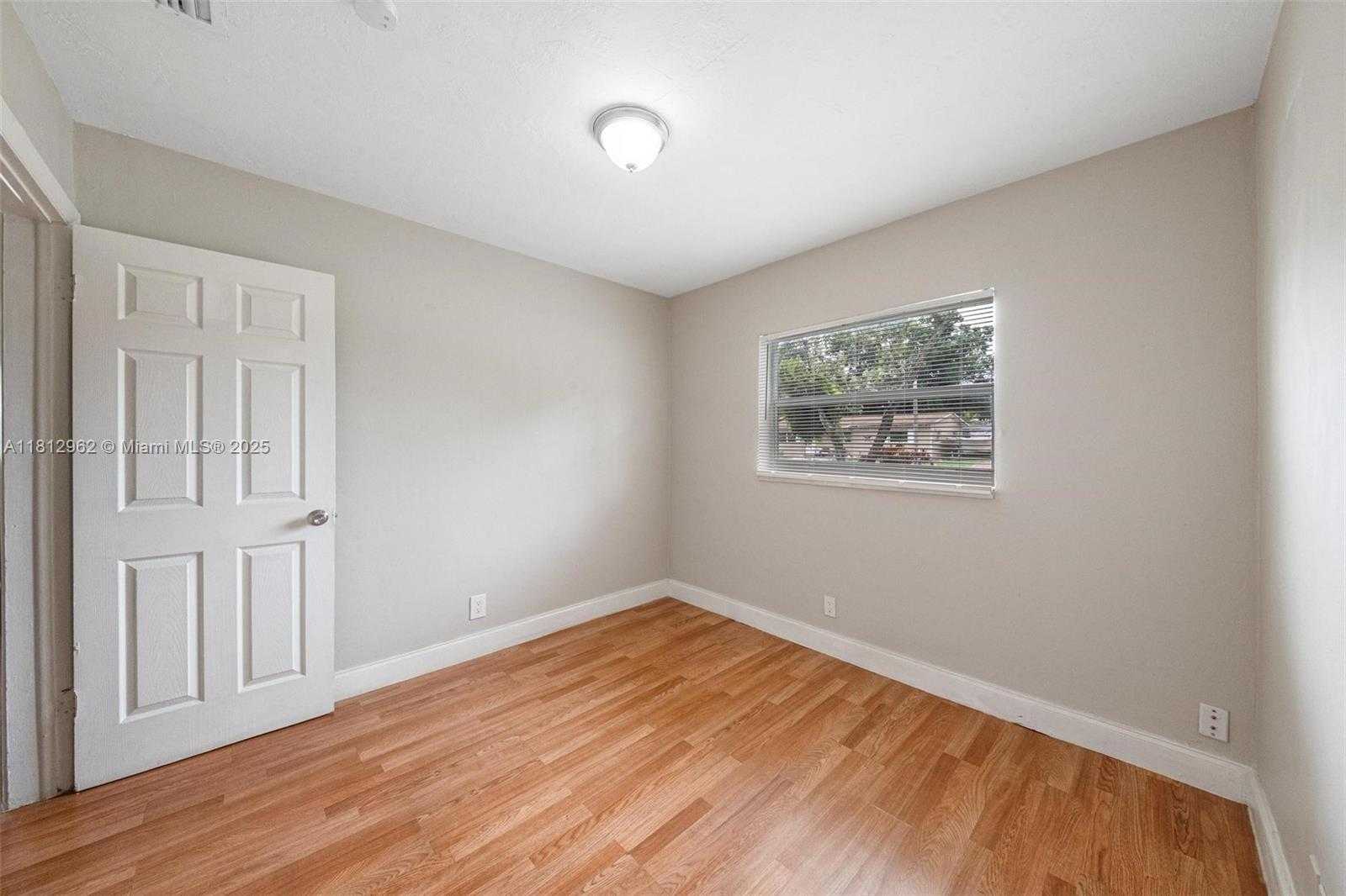 Small Image of 4968 SOUTH WEST 5TH ST, Margate Number 10