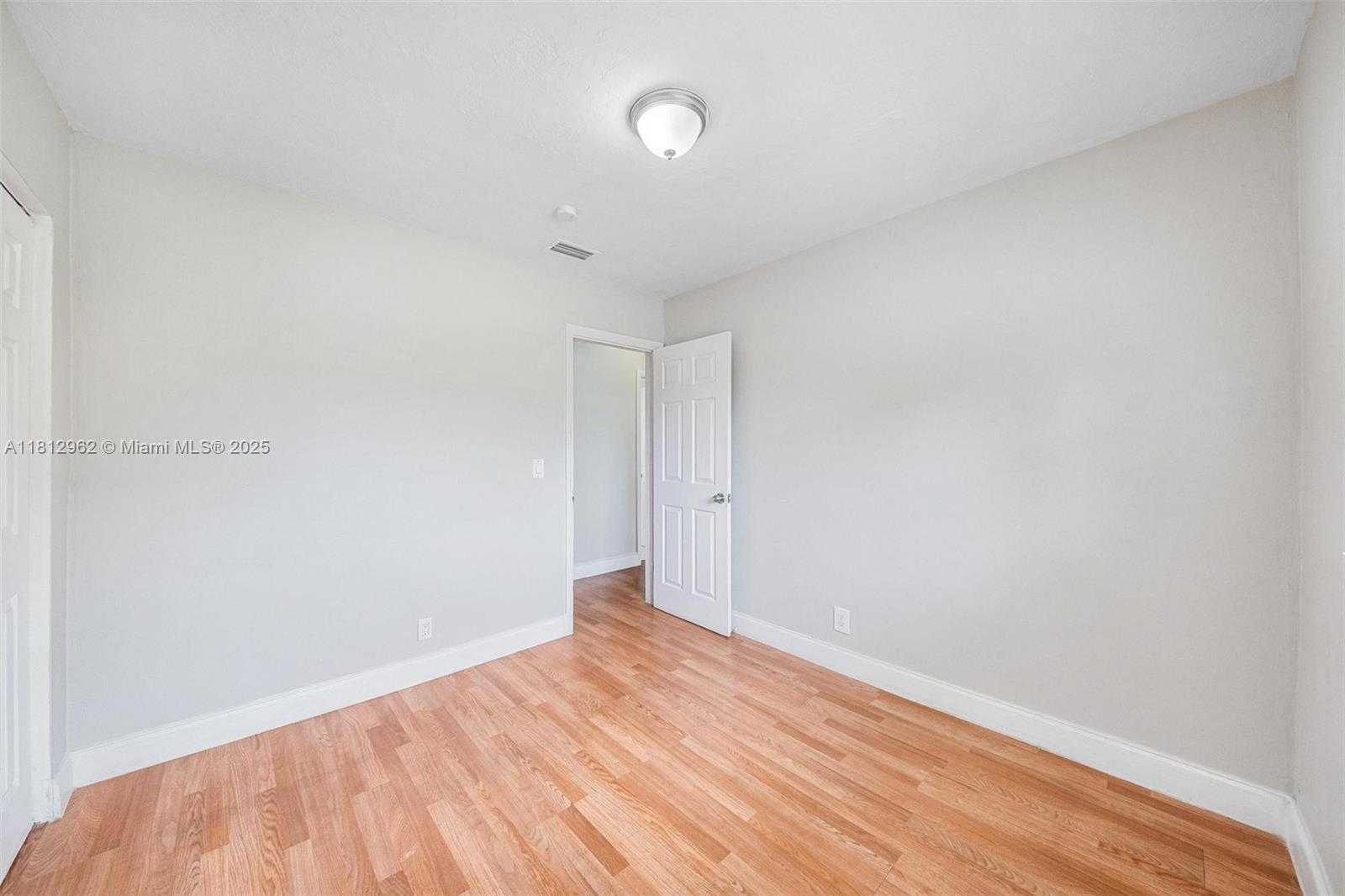Small Image of 4968 SOUTH WEST 5TH ST, Margate Number 11