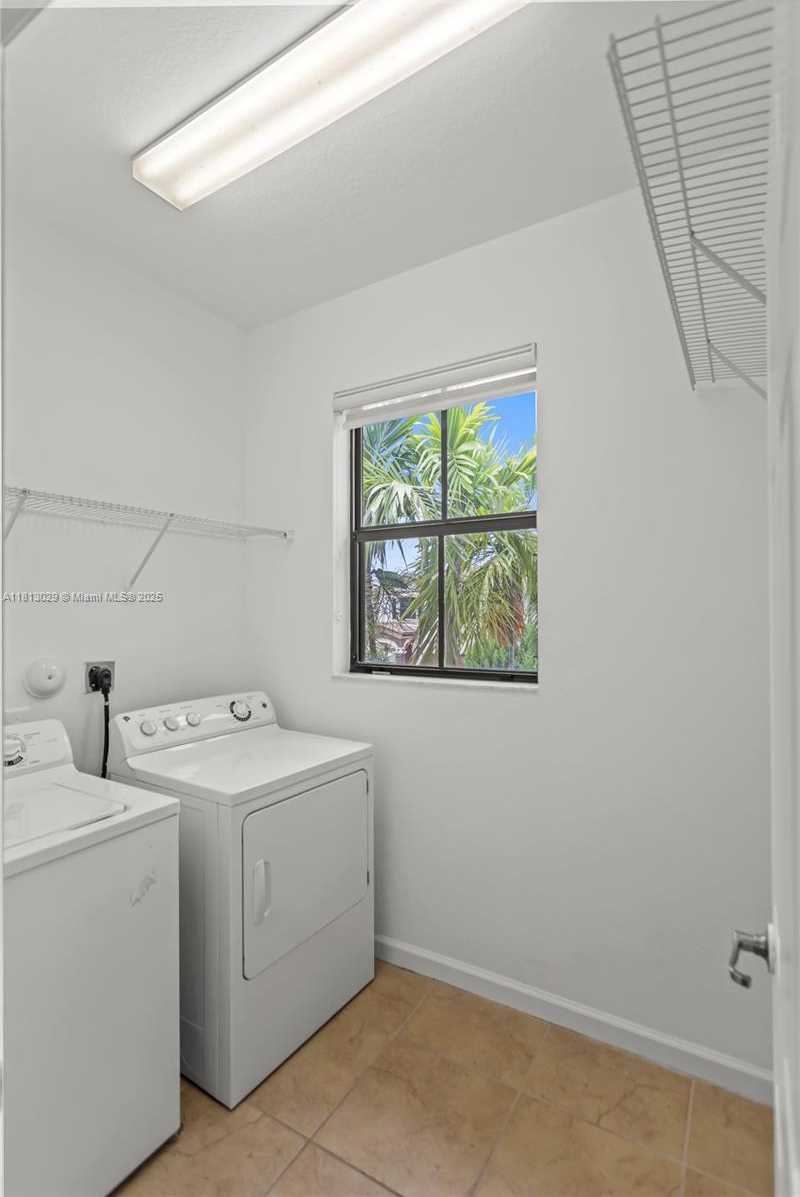 Small Image of 3502 WEST 86TH TER, Hialeah Number 27