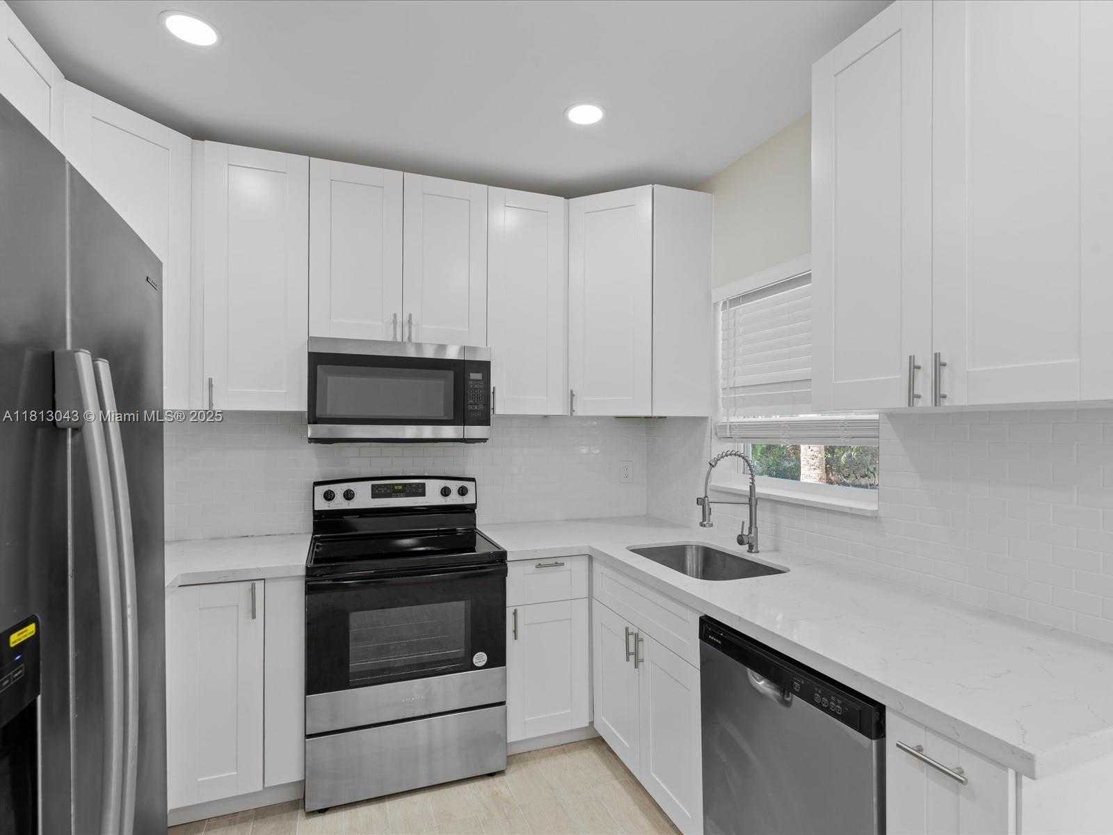 Small Image of 113 SOUTH WEST 22ND AVE, Fort Lauderdale Number 2