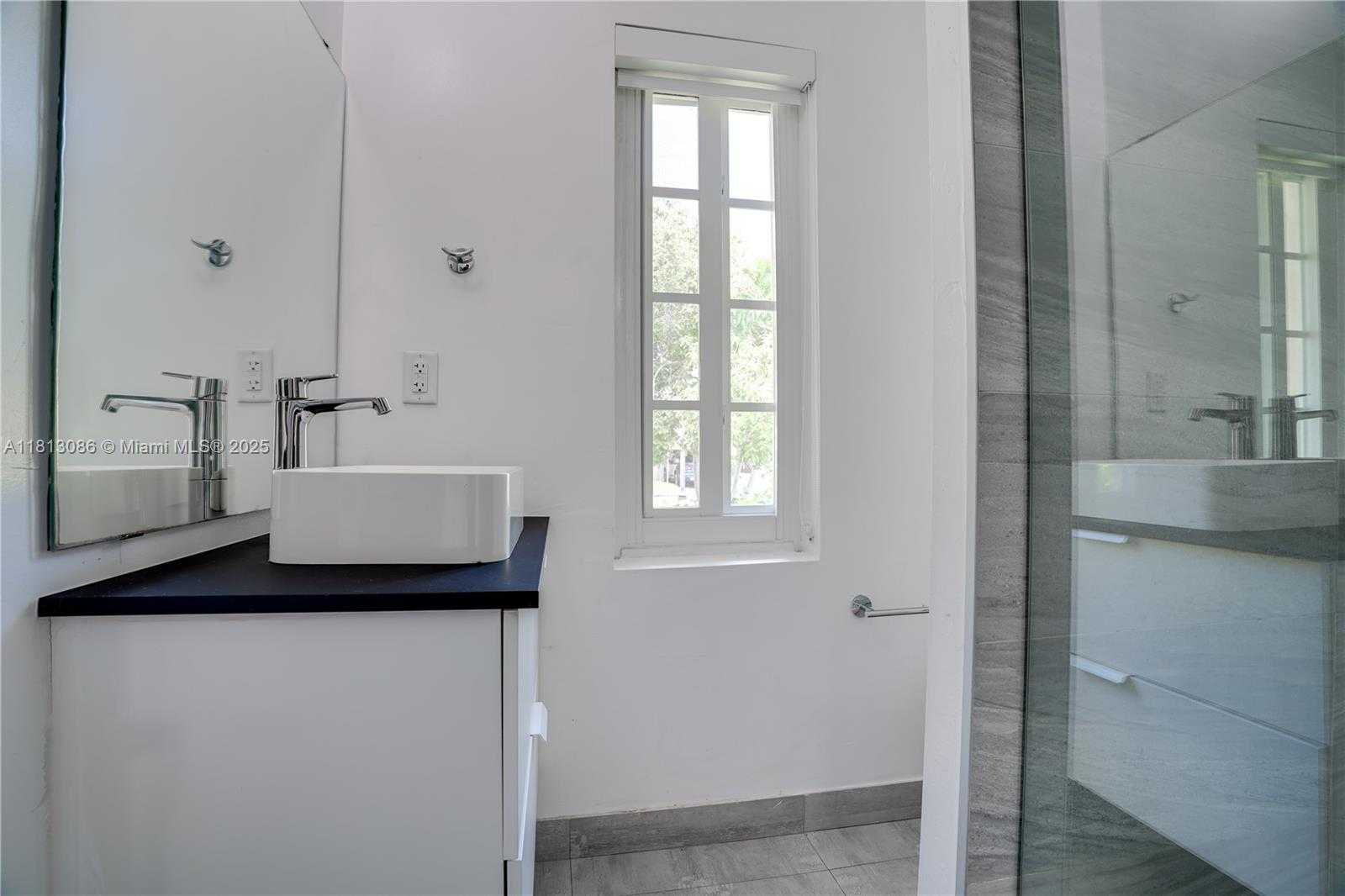 Small Image of 1201 SOUTH BISCAYNE POINT RD, Miami Beach Number 13