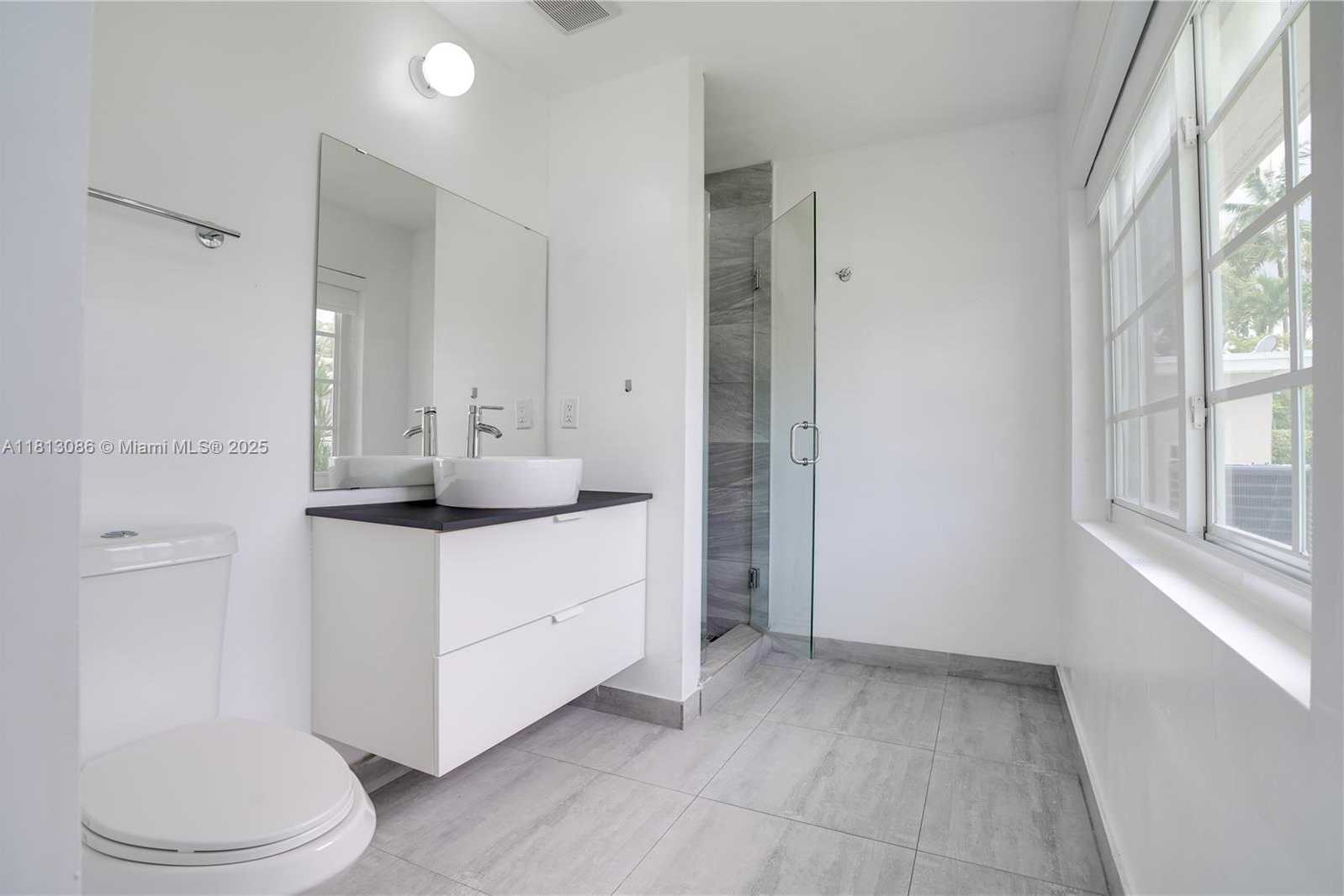 Small Image of 1201 SOUTH BISCAYNE POINT RD, Miami Beach Number 17