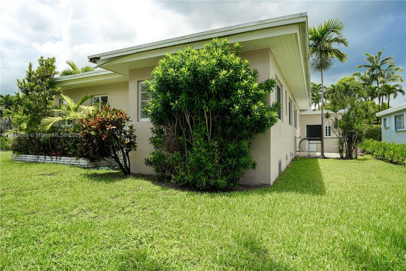 Small Image of 1201 SOUTH BISCAYNE POINT RD, Miami Beach Number 19