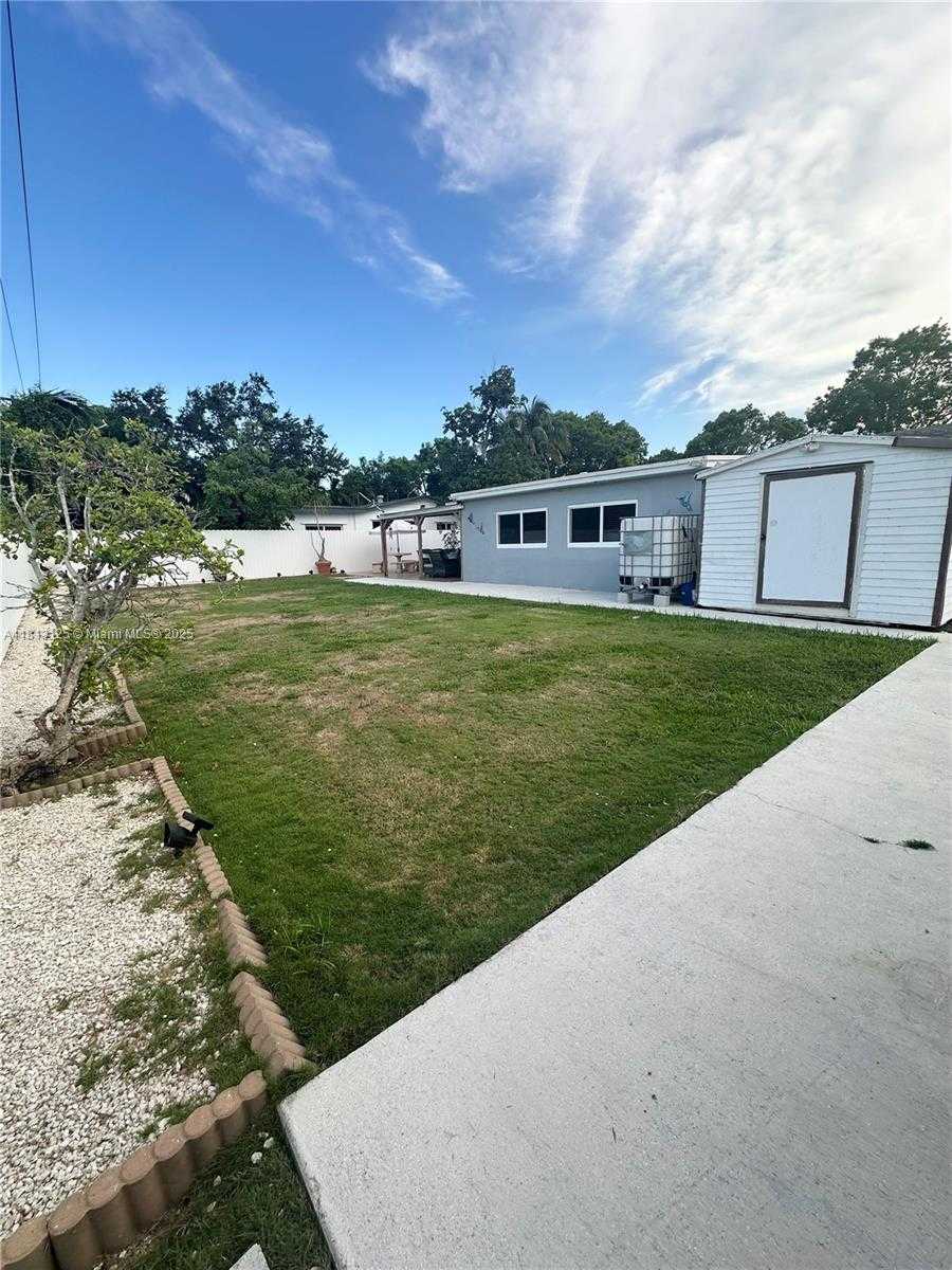 Small Image of 19511 WHISPERING PINES RD, Cutler Bay Number 15