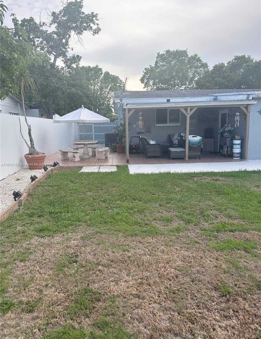 Small Image of 19511 WHISPERING PINES RD, Cutler Bay Number 16