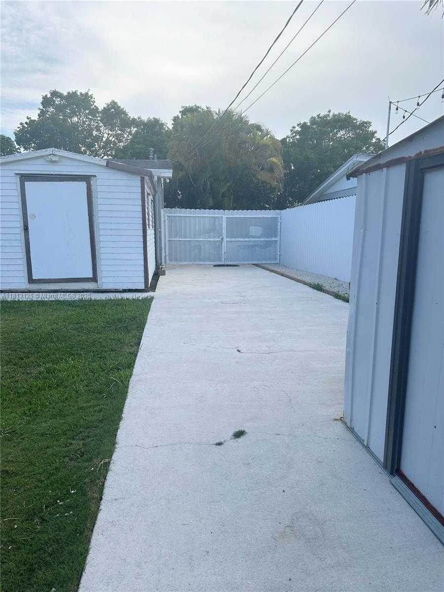 Small Image of 19511 WHISPERING PINES RD, Cutler Bay Number 18