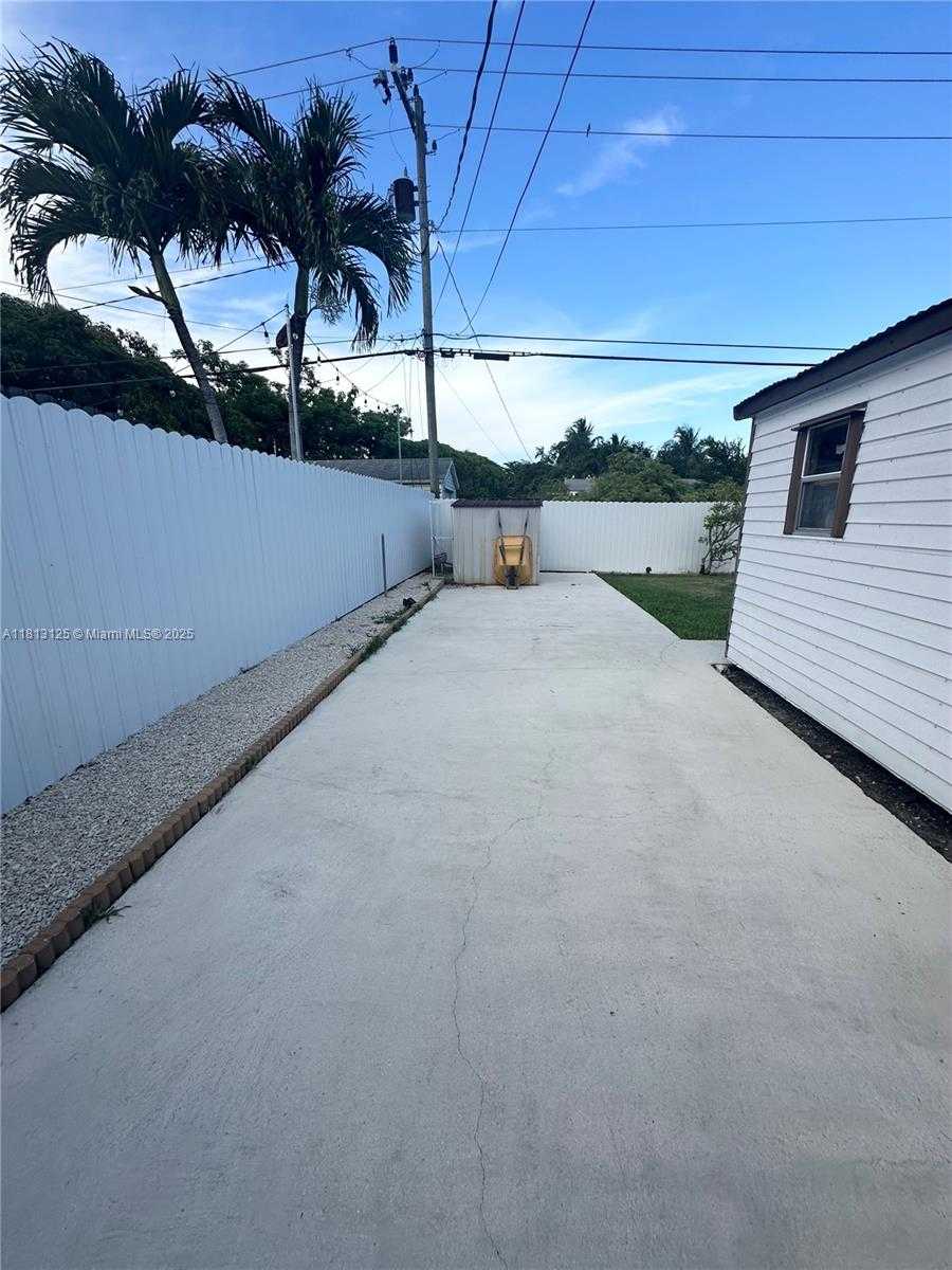 Small Image of 19511 WHISPERING PINES RD, Cutler Bay Number 19