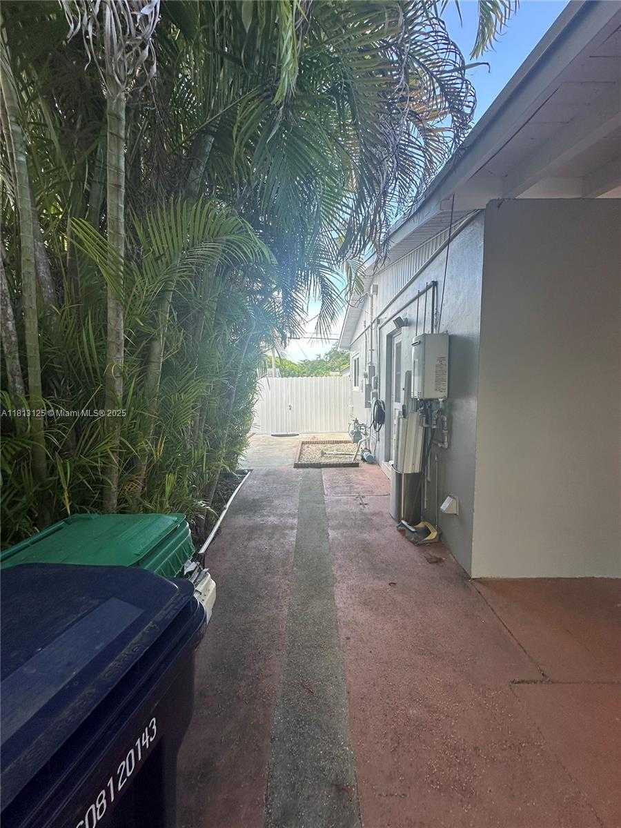 Small Image of 19511 WHISPERING PINES RD, Cutler Bay Number 22