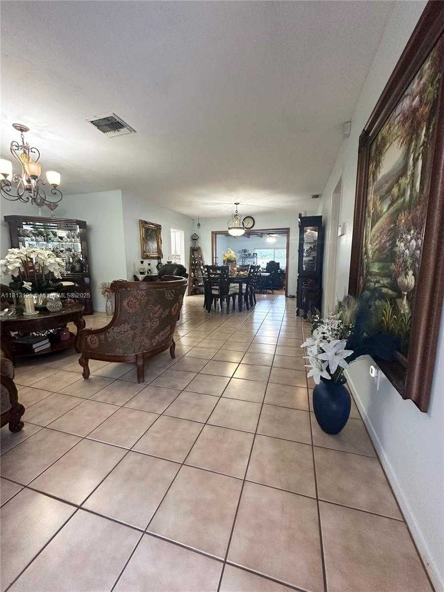 Small Image of 19511 WHISPERING PINES RD, Cutler Bay Number 3