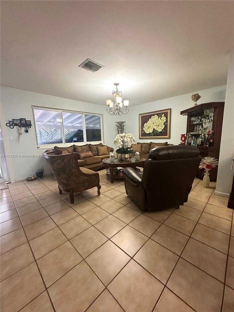 Small Image of 19511 WHISPERING PINES RD, Cutler Bay Number 4