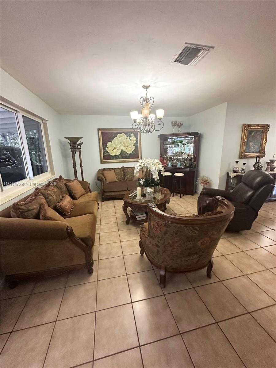 Small Image of 19511 WHISPERING PINES RD, Cutler Bay Number 5