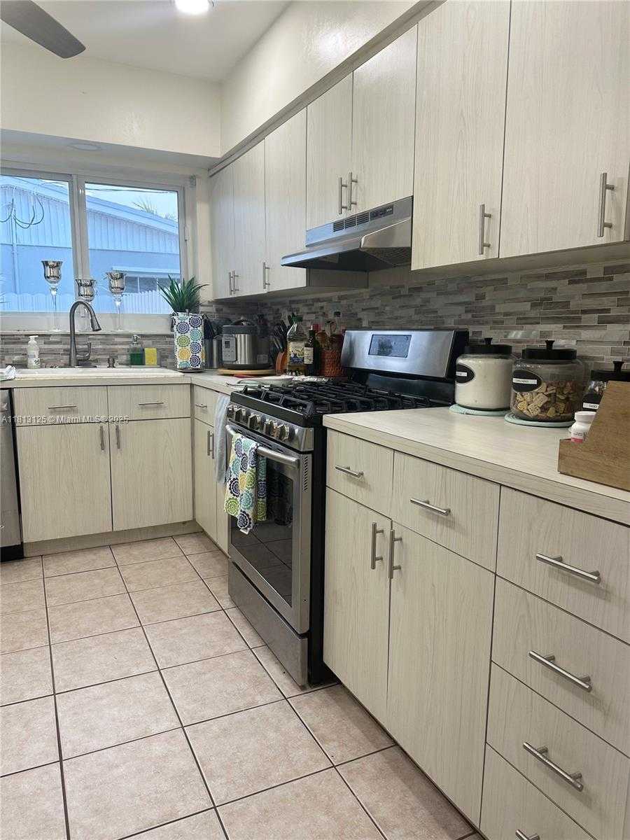 Small Image of 19511 WHISPERING PINES RD, Cutler Bay Number 8