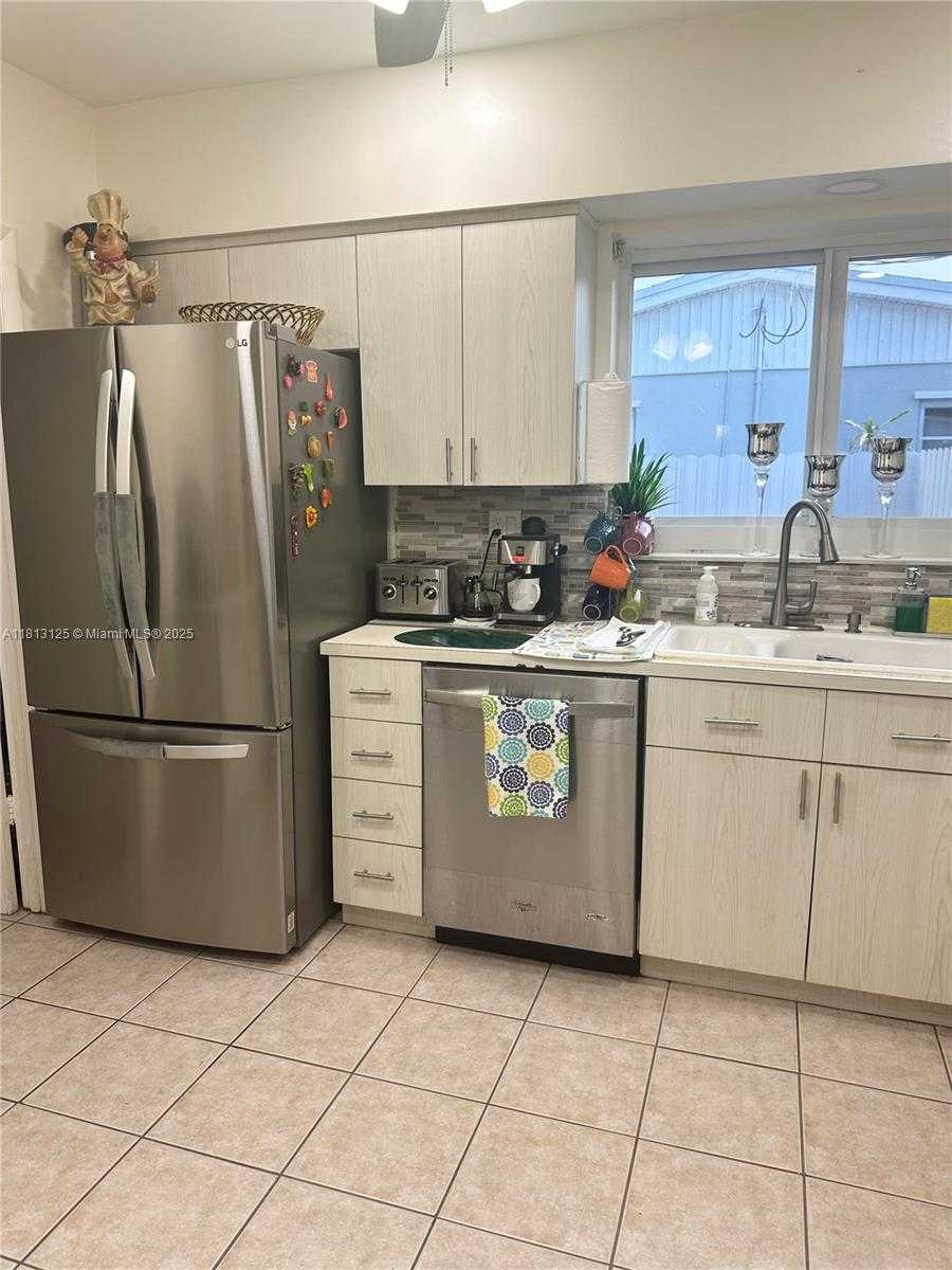 Small Image of 19511 WHISPERING PINES RD, Cutler Bay Number 9