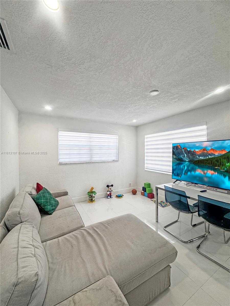 Small Image of 350 WEST 16TH ST, Hialeah Number 11