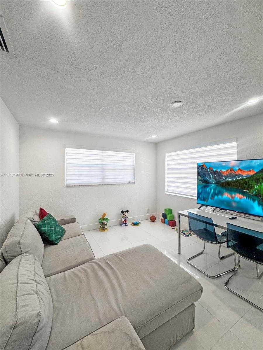 Small Image of 350 WEST 16TH ST, Hialeah Number 12