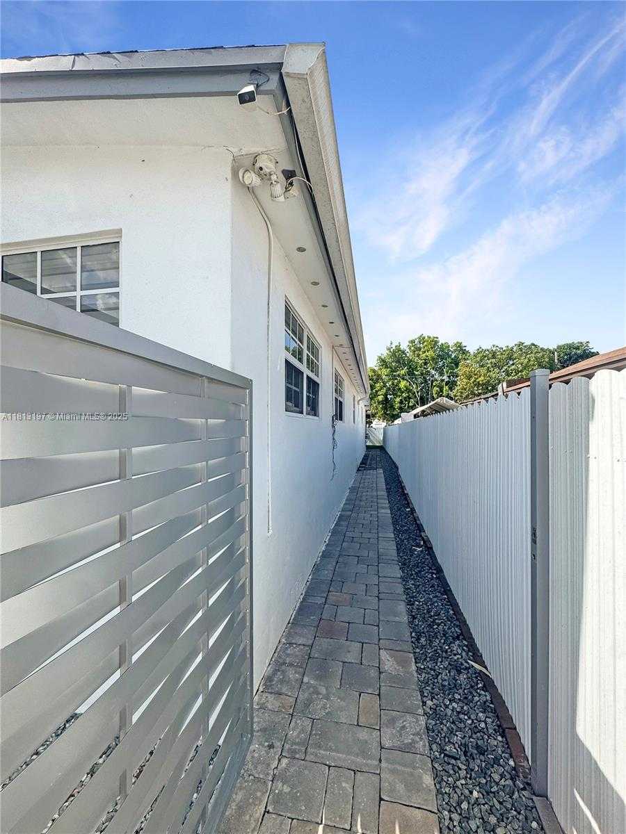 Small Image of 350 WEST 16TH ST, Hialeah Number 2