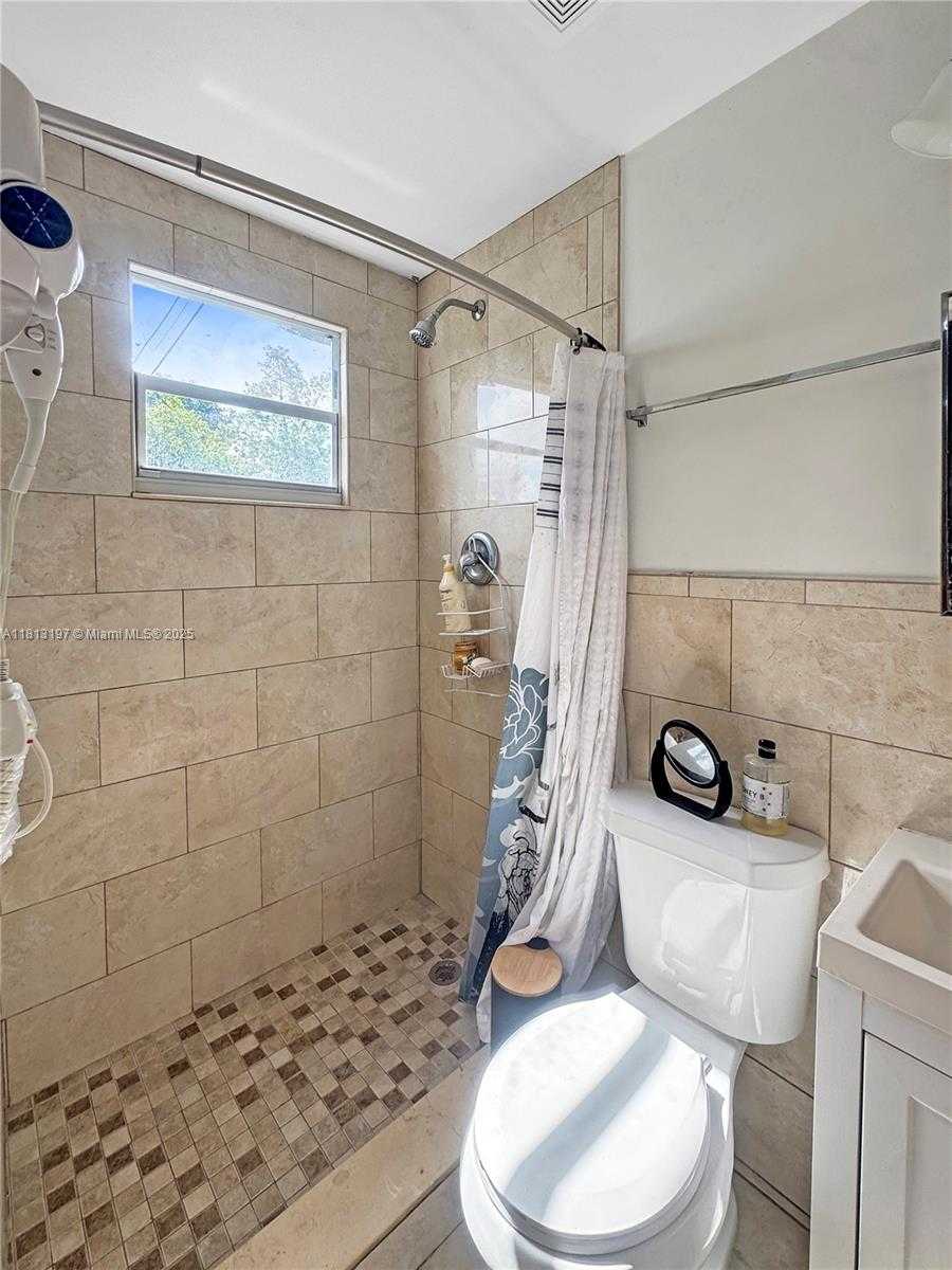 Small Image of 350 WEST 16TH ST, Hialeah Number 23