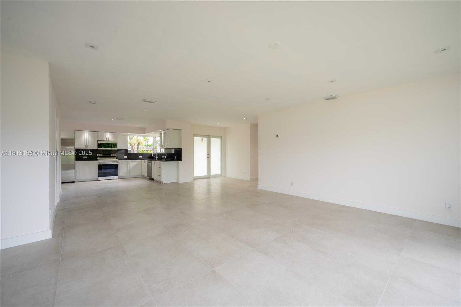 Small Image of 6640 SW 7 ST, Pembroke Pines Number 10