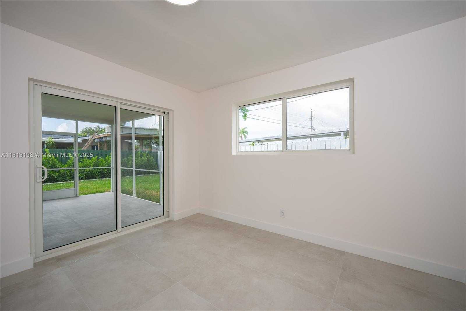 Small Image of 6640 SW 7 ST, Pembroke Pines Number 11