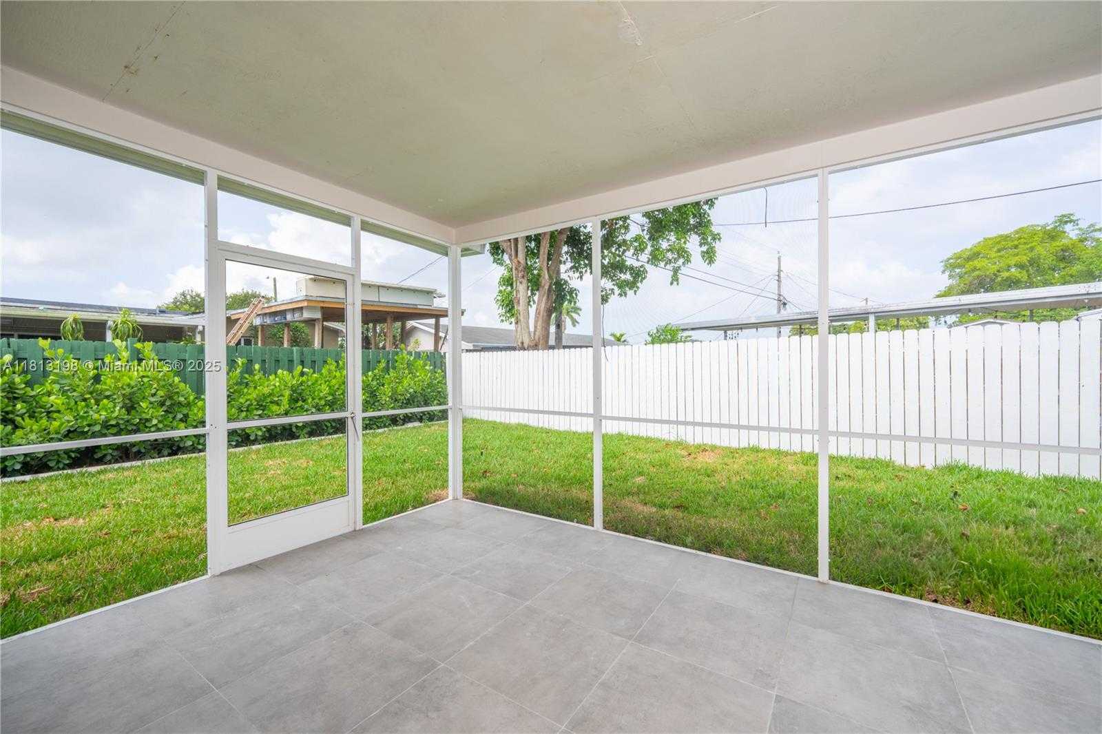 Small Image of 6640 SW 7 ST, Pembroke Pines Number 12