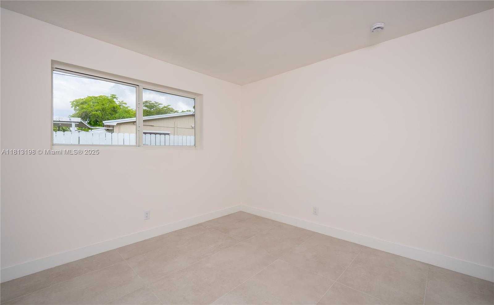 Small Image of 6640 SW 7 ST, Pembroke Pines Number 13