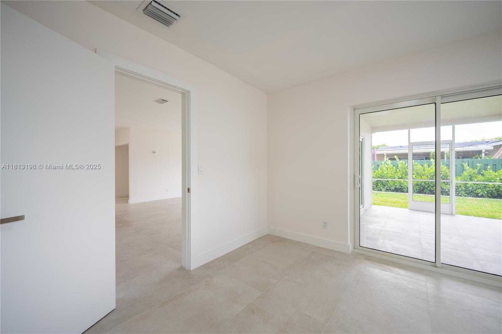 Small Image of 6640 SW 7 ST, Pembroke Pines Number 14