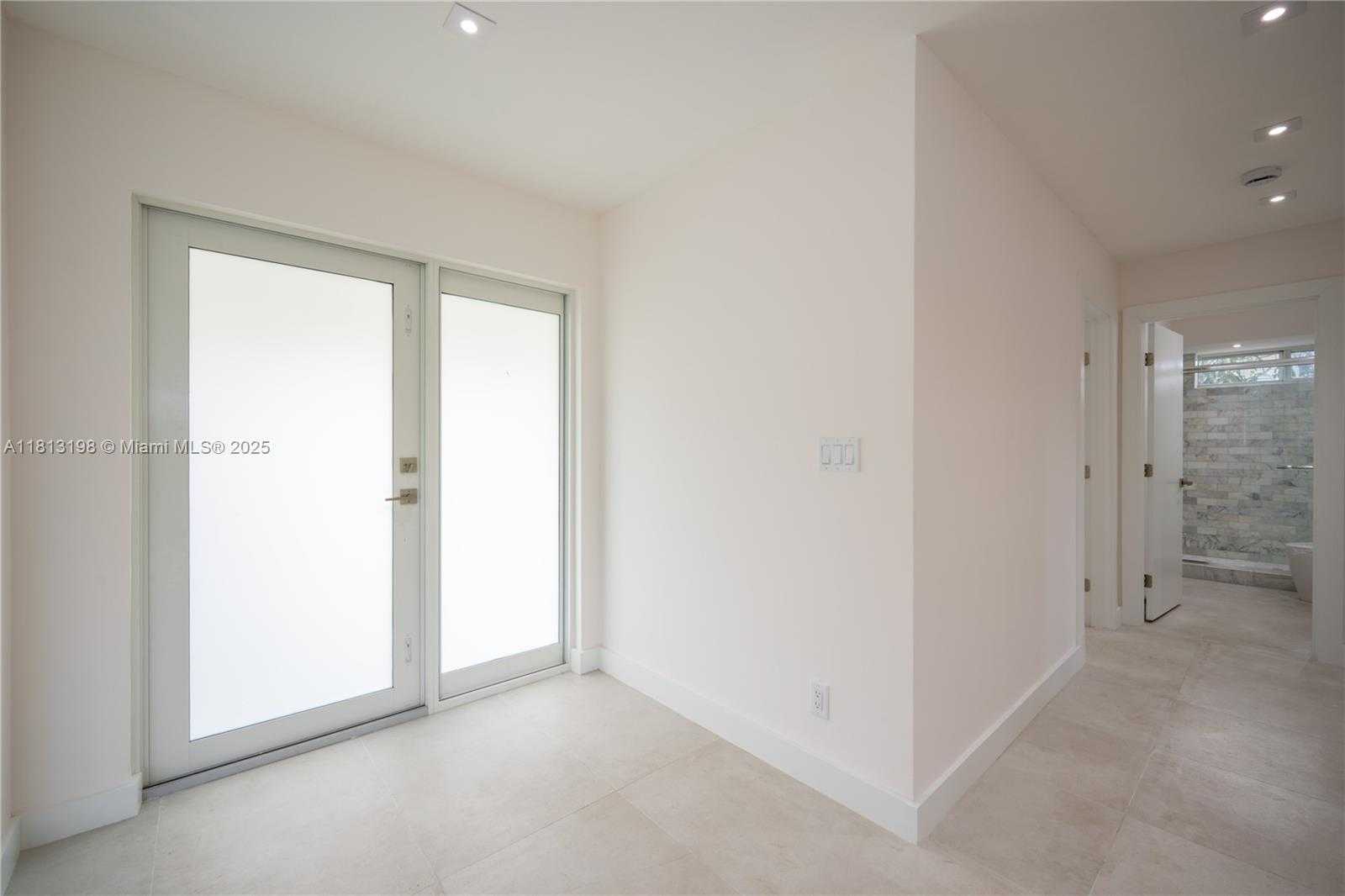 Small Image of 6640 SW 7 ST, Pembroke Pines Number 15