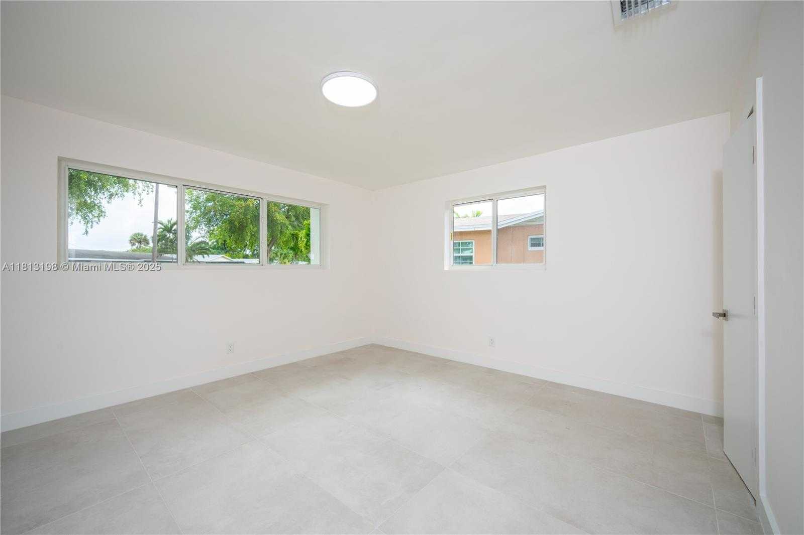 Small Image of 6640 SW 7 ST, Pembroke Pines Number 16