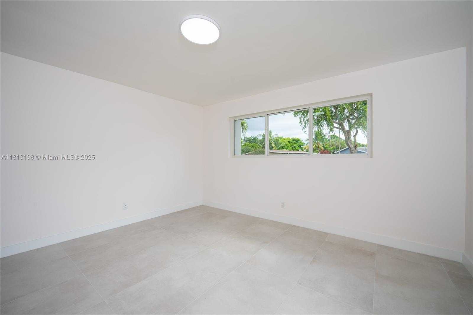 Small Image of 6640 SW 7 ST, Pembroke Pines Number 17