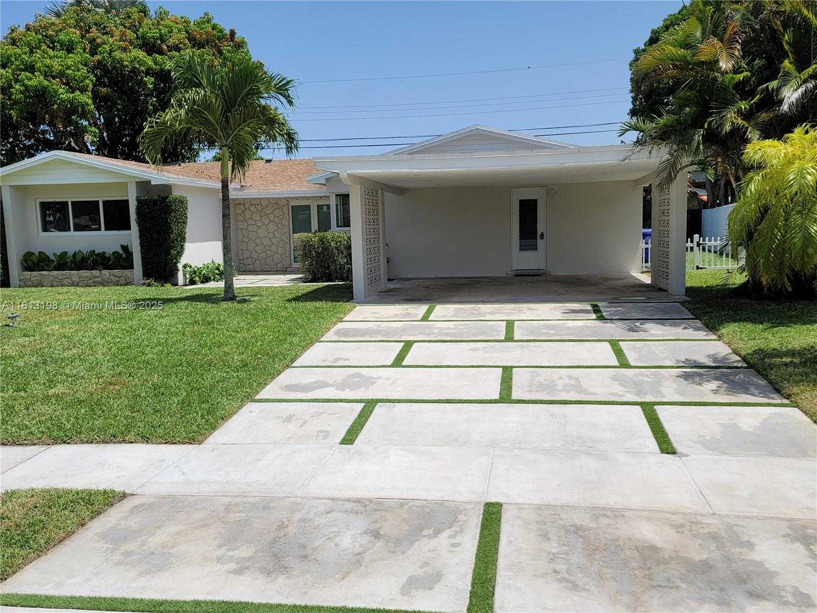 Small Image of 6640 SW 7 ST, Pembroke Pines Number 2