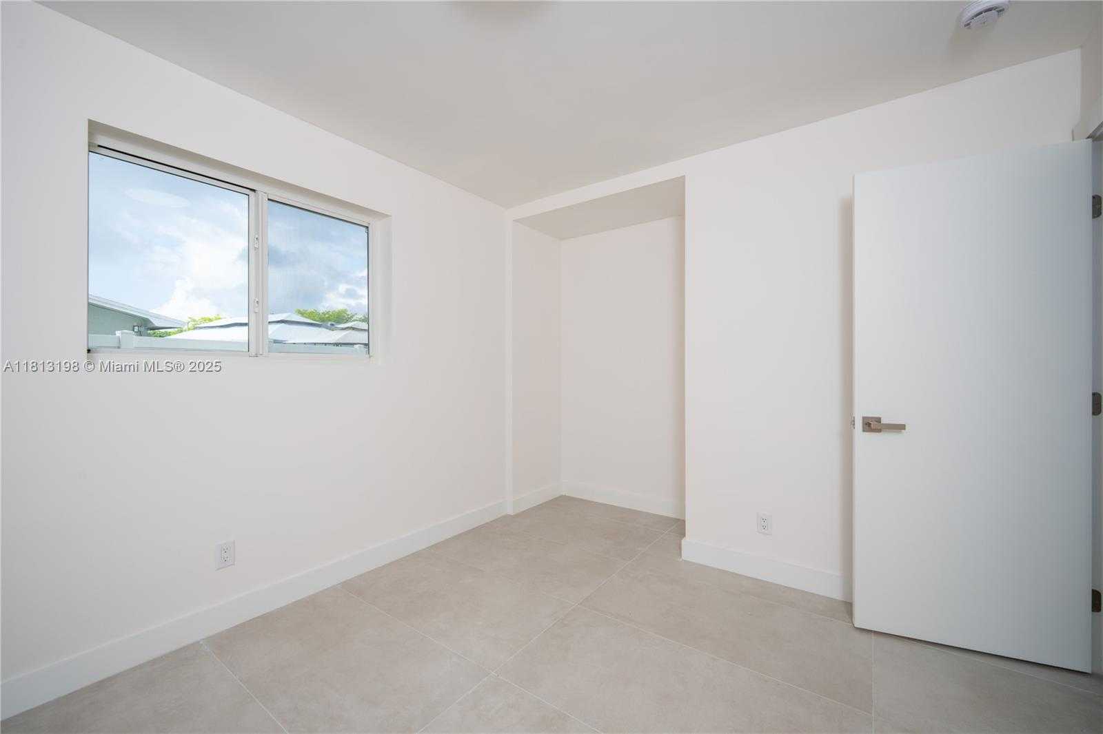 Small Image of 6640 SW 7 ST, Pembroke Pines Number 20