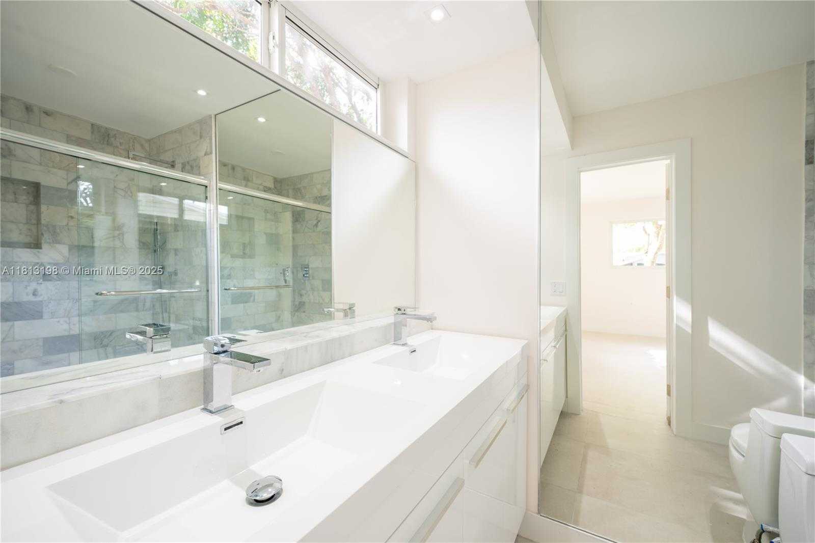 Small Image of 6640 SW 7 ST, Pembroke Pines Number 21