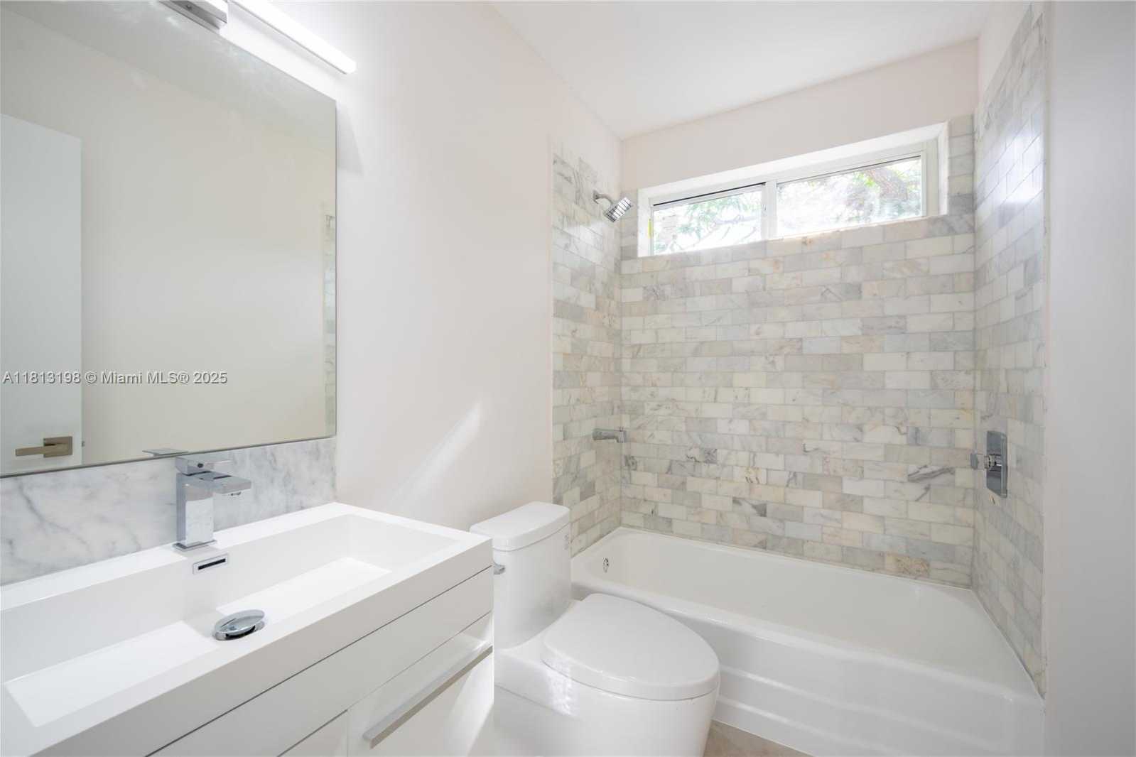 Small Image of 6640 SW 7 ST, Pembroke Pines Number 22