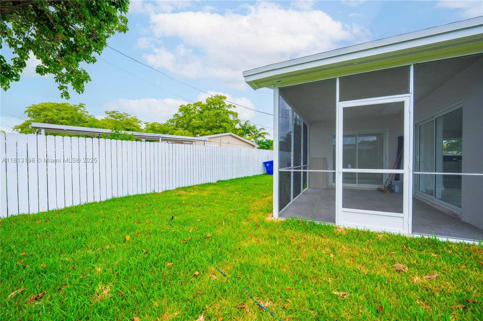 Small Image of 6640 SW 7 ST, Pembroke Pines Number 3