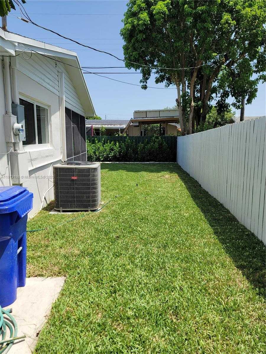 Small Image of 6640 SW 7 ST, Pembroke Pines Number 4