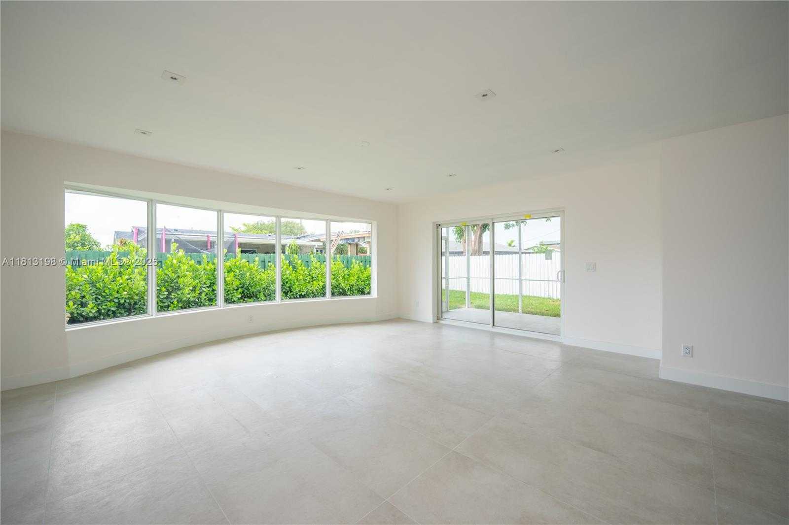 Small Image of 6640 SW 7 ST, Pembroke Pines Number 6