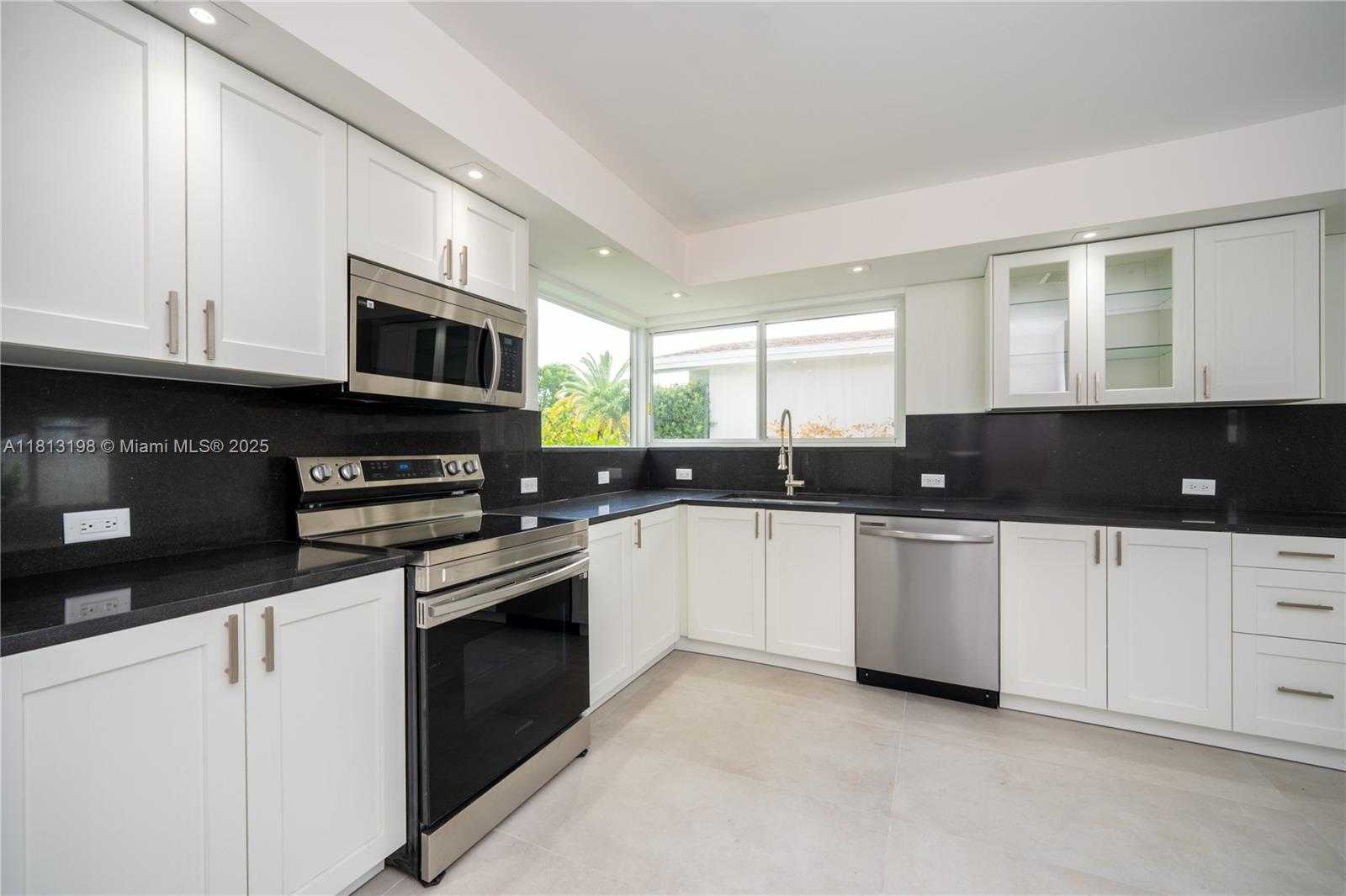 Small Image of 6640 SW 7 ST, Pembroke Pines Number 7