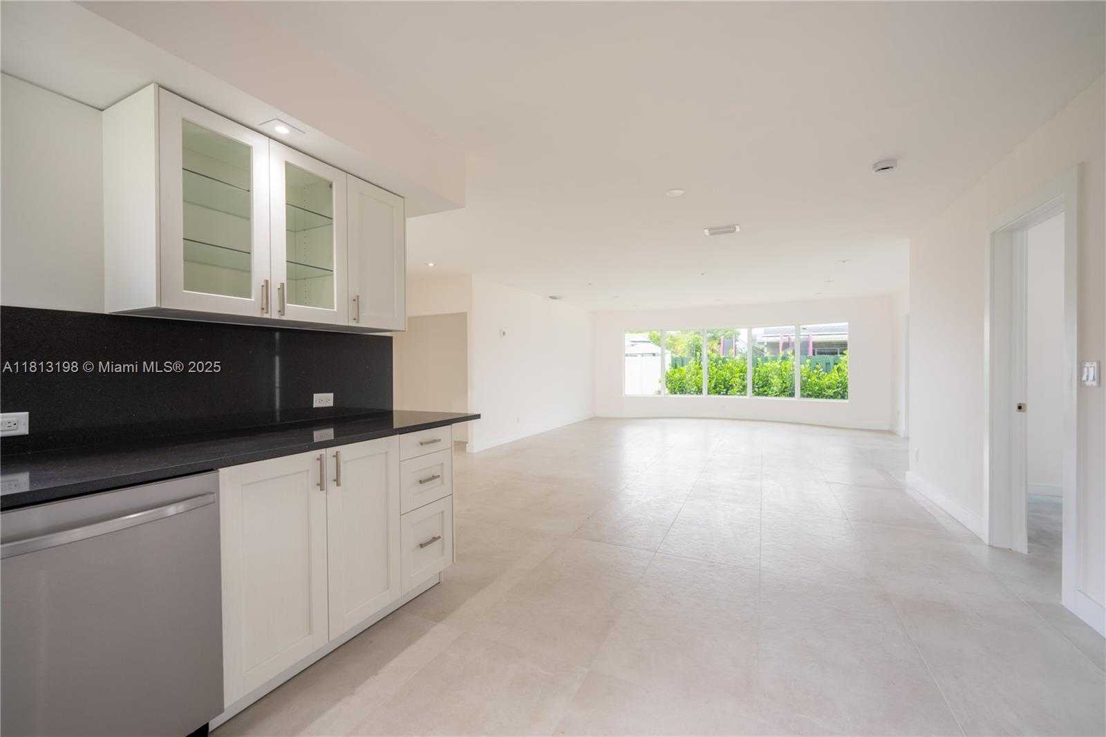 Small Image of 6640 SW 7 ST, Pembroke Pines Number 8