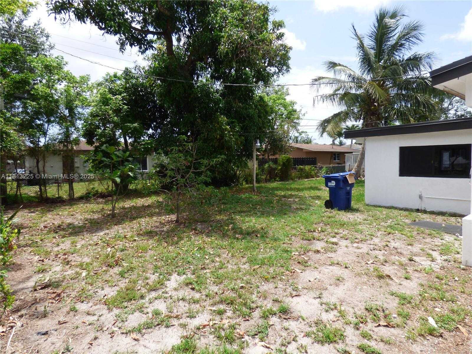 Small Image of 19245 NORTH WEST 12TH AVE, Miami Gardens Number 11