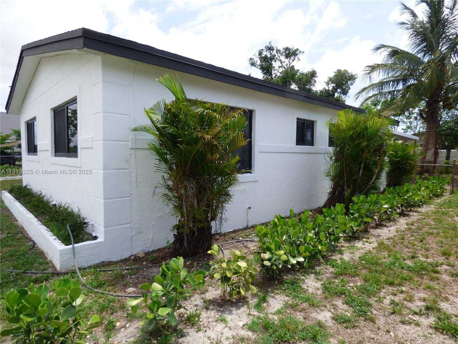 Small Image of 19245 NORTH WEST 12TH AVE, Miami Gardens Number 14