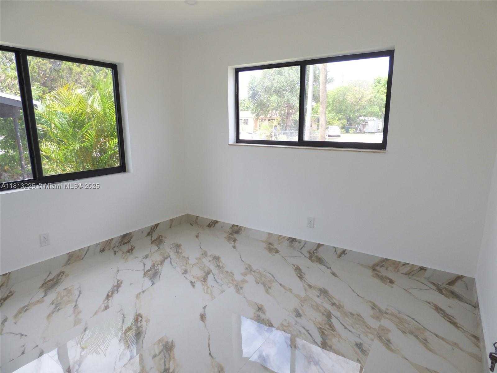 Small Image of 19245 NORTH WEST 12TH AVE, Miami Gardens Number 6
