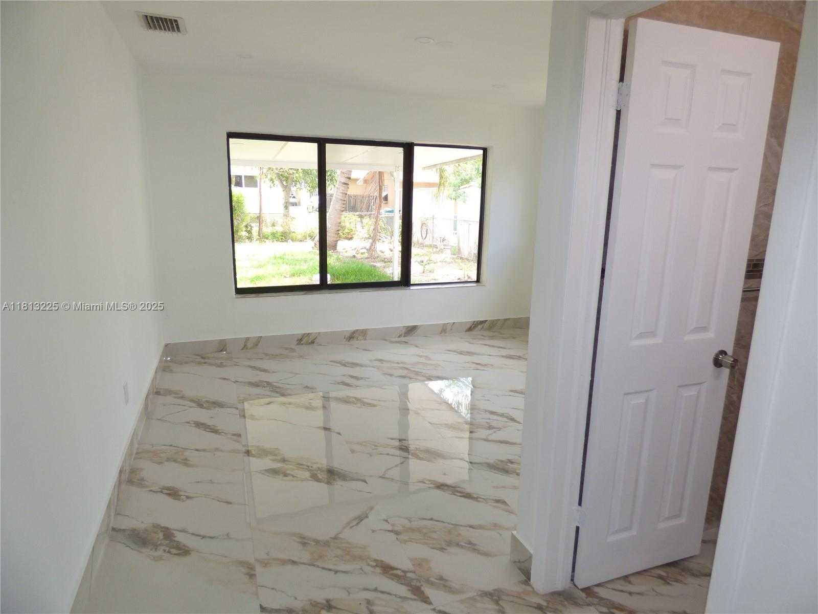 Small Image of 19245 NORTH WEST 12TH AVE, Miami Gardens Number 8