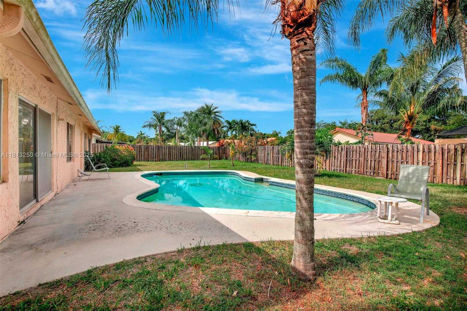 Small Image of 1360 NORTH WEST 94TH AVE, Plantation Number 33