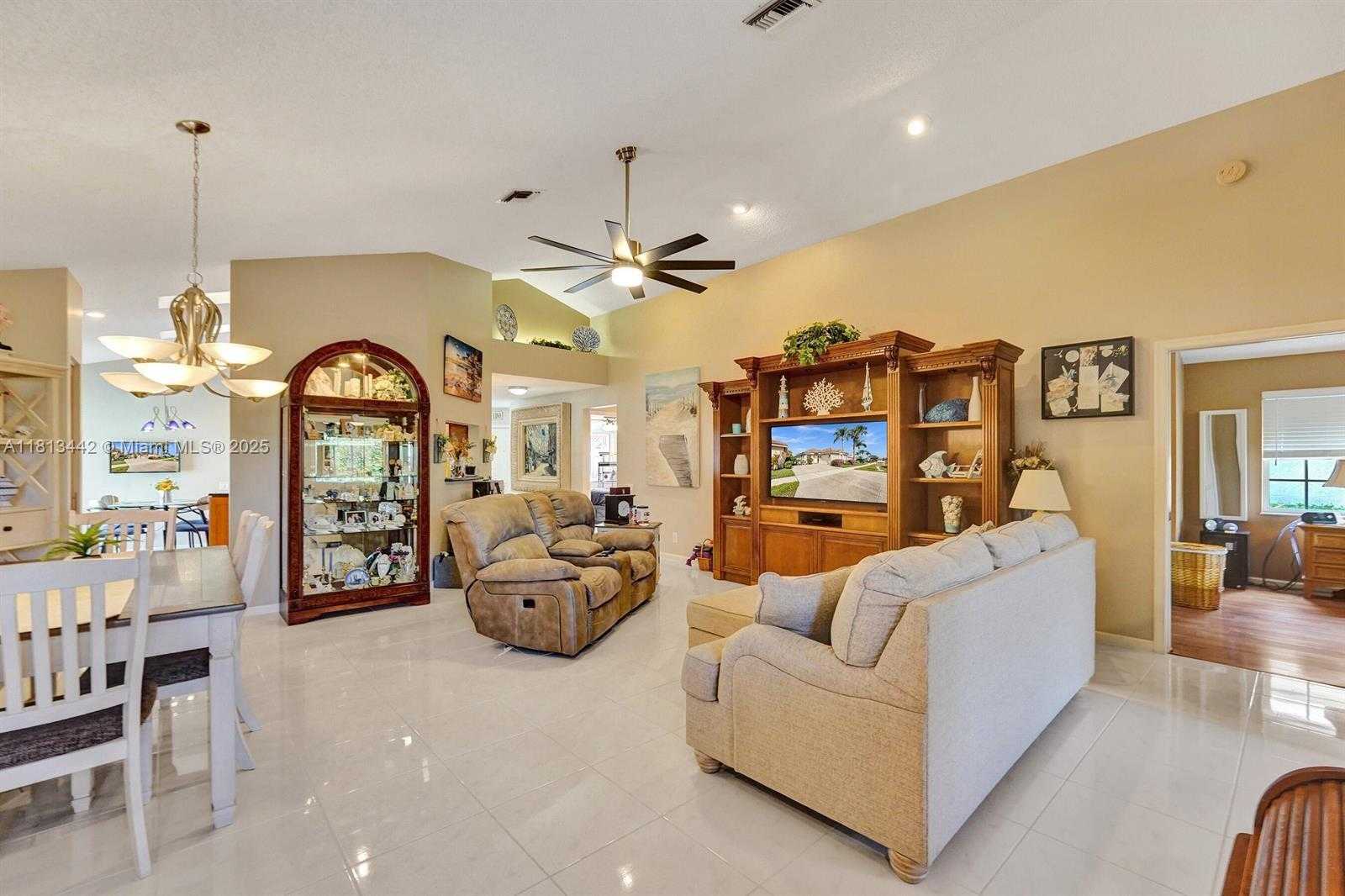 Small Image of 6081 BLUEGRASS DR, Boynton Beach Number 17