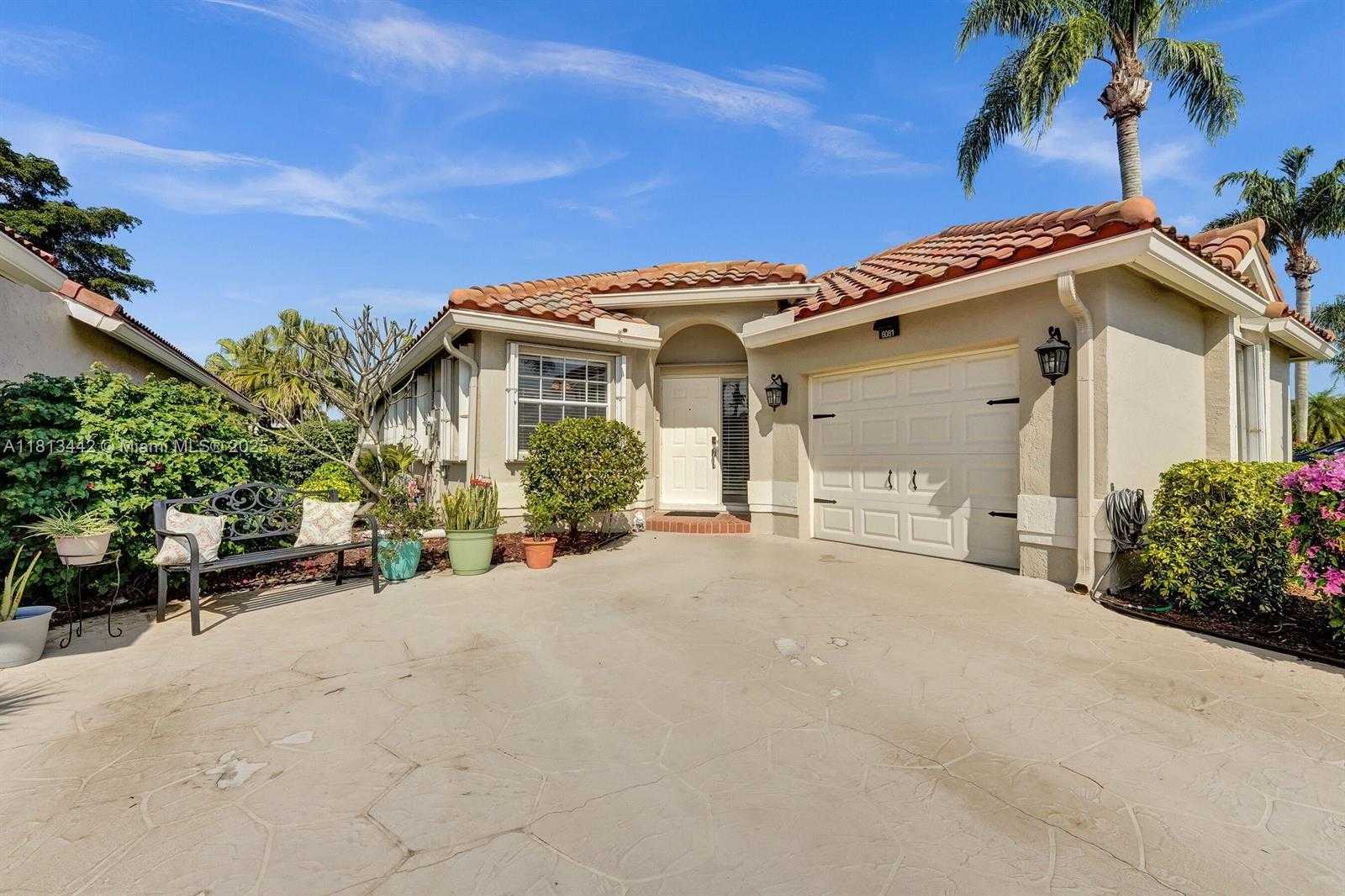 Small Image of 6081 BLUEGRASS DR, Boynton Beach Number 2