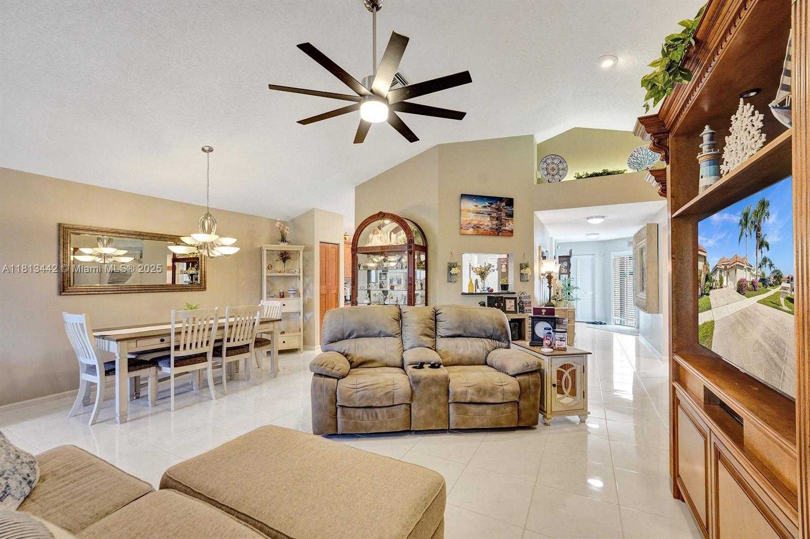 Small Image of 6081 BLUEGRASS DR, Boynton Beach Number 21