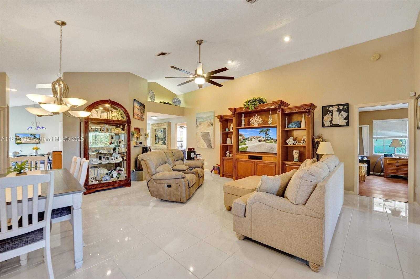 Small Image of 6081 BLUEGRASS DR, Boynton Beach Number 23