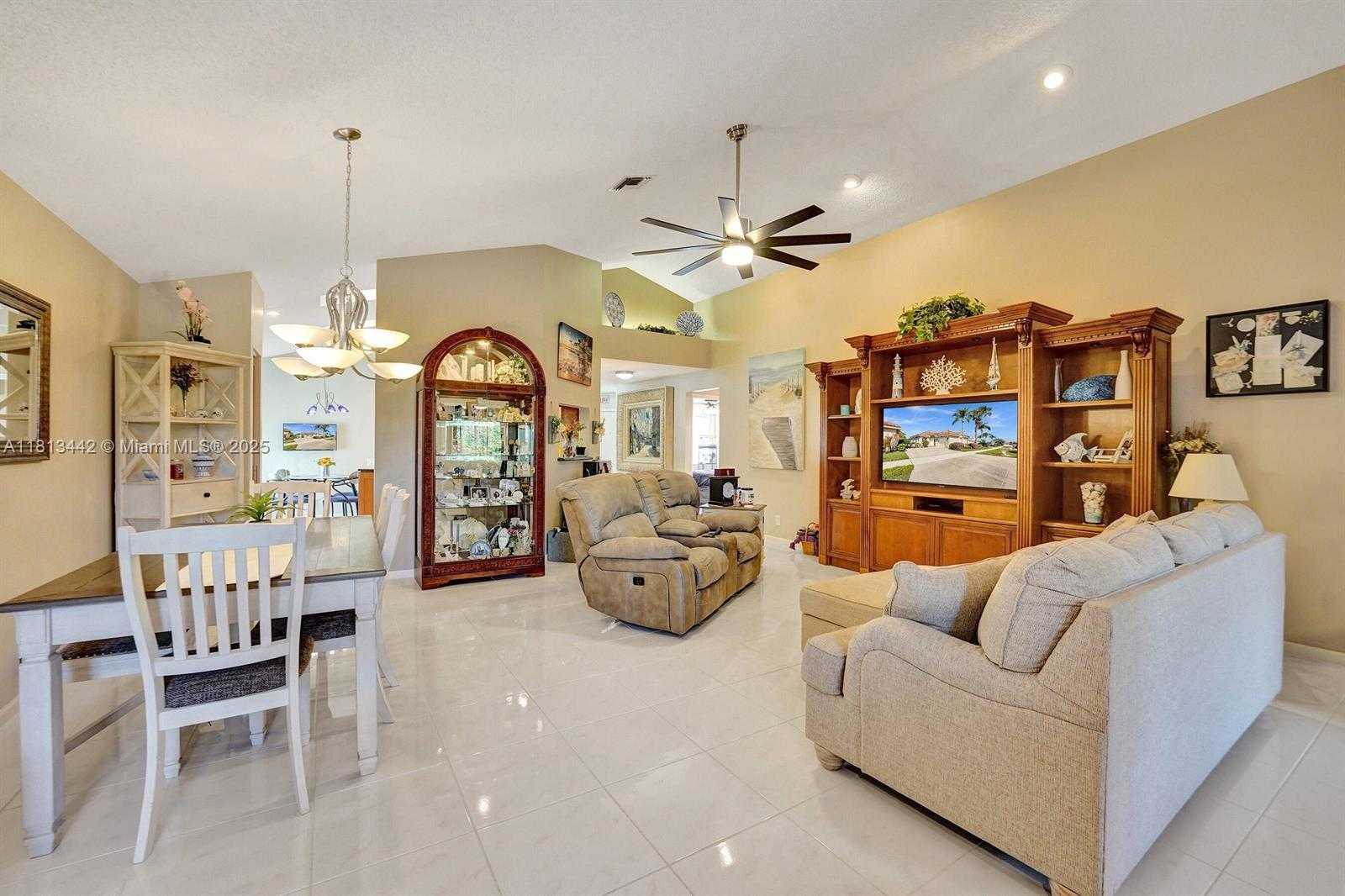 Small Image of 6081 BLUEGRASS DR, Boynton Beach Number 24
