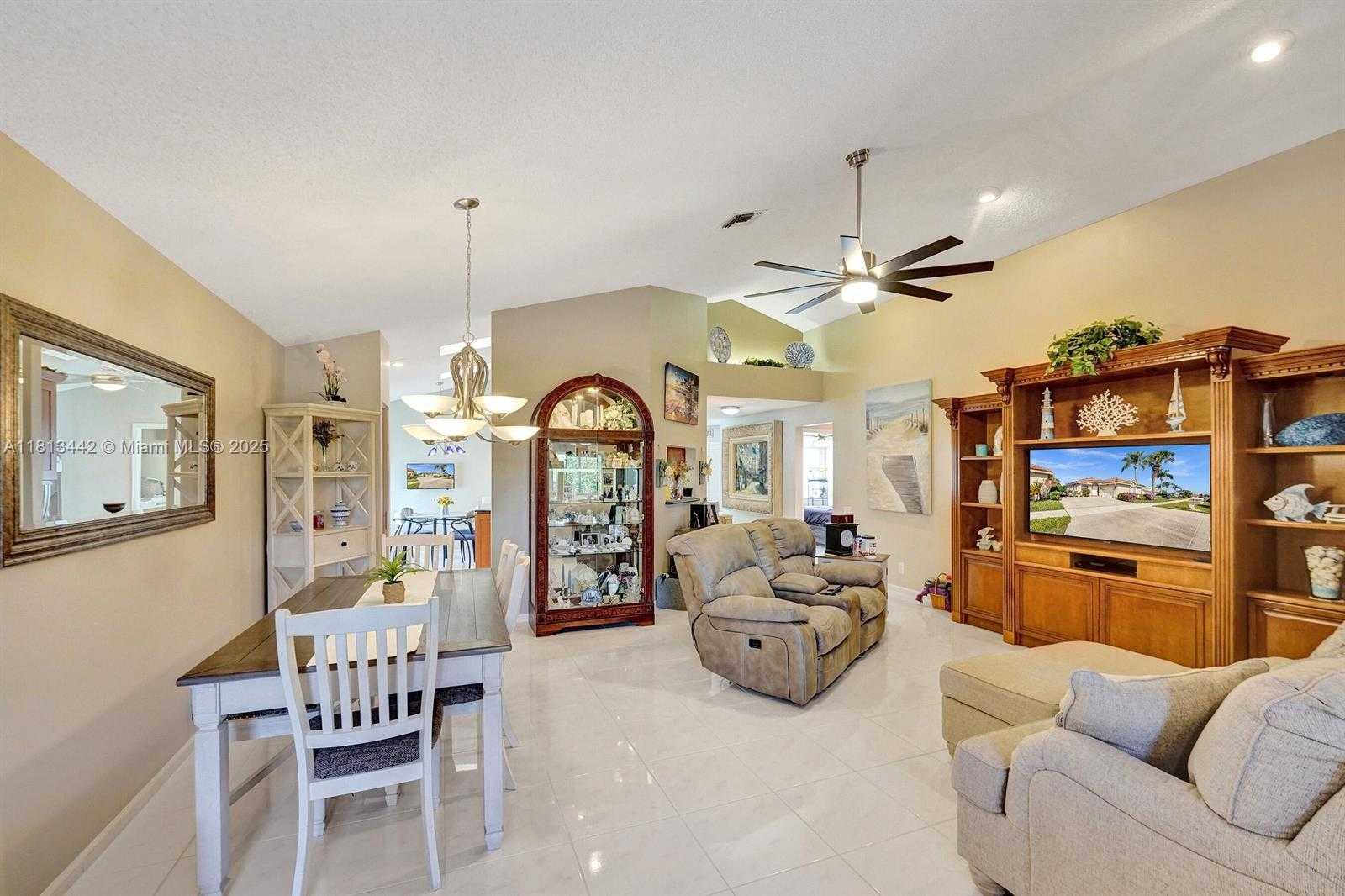 Small Image of 6081 BLUEGRASS DR, Boynton Beach Number 26