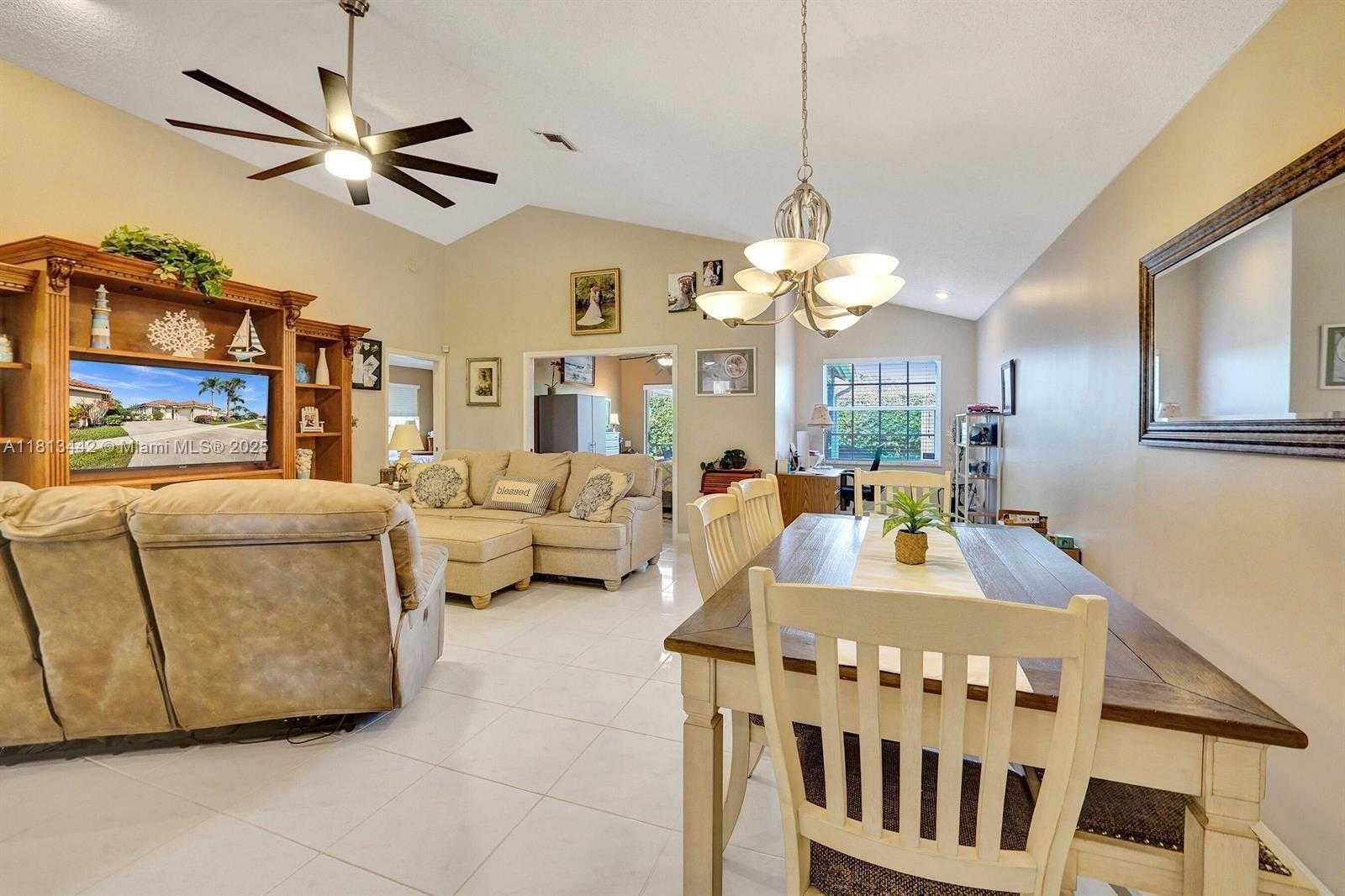 Small Image of 6081 BLUEGRASS DR, Boynton Beach Number 33